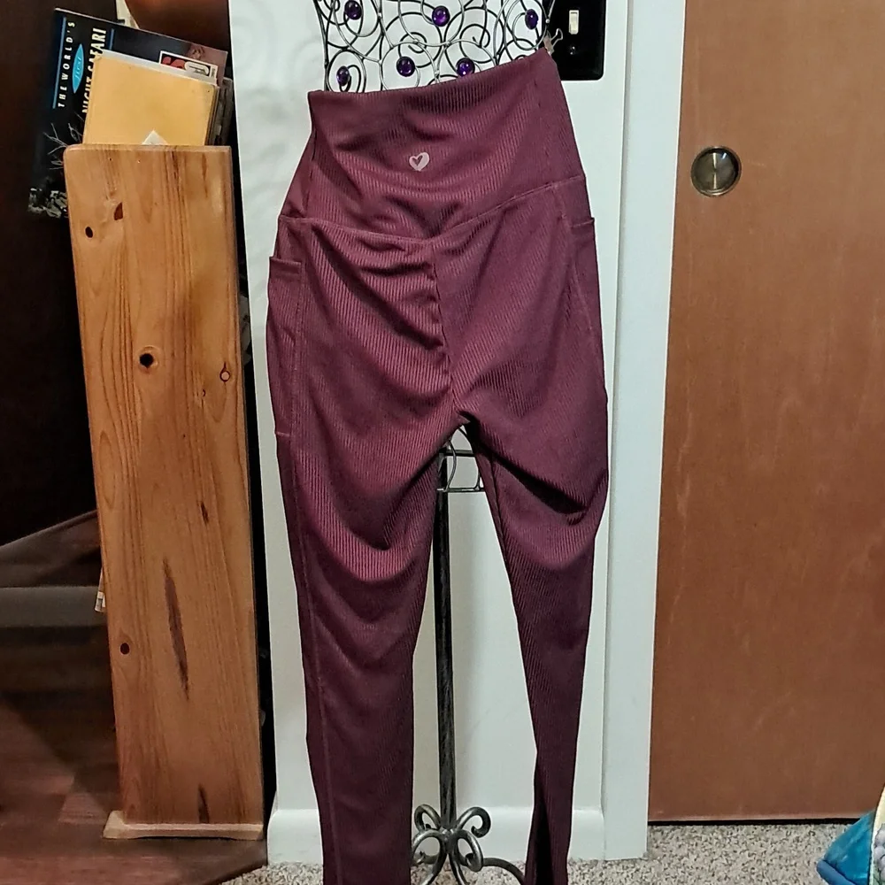 Active USA Ribbed Maroon Leggings - Picture 3 of 8